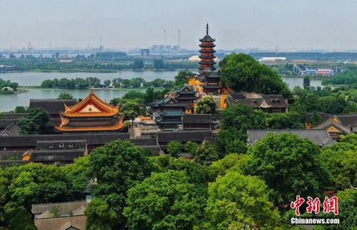 航拍江蘇鎮(zhèn)江金山寺 氣勢(shì)雄偉引人入勝