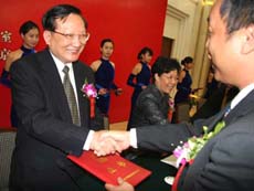 �c������D