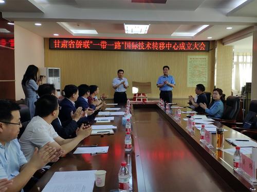 中國(guó)僑網(wǎng)萬(wàn)澤剛與閆鵬勛為甘肅省僑聯(lián)”一帶一路“國(guó)際技術(shù)轉(zhuǎn)移中心揭牌(甘肅省僑聯(lián)網(wǎng)站)