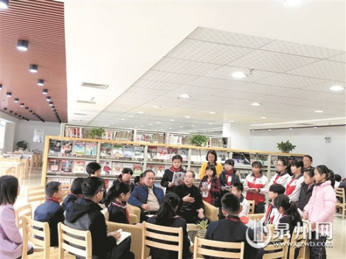 離退休老干部與小學生聊讀書