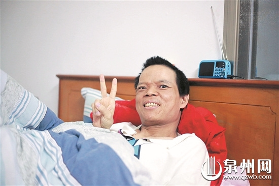 王華鷹面對鏡頭十分樂觀