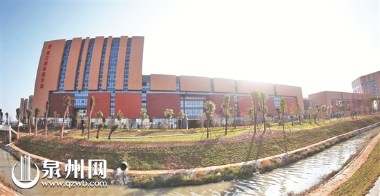 中國僑網(wǎng)晉江國際鞋紡城(陳小陽 攝)