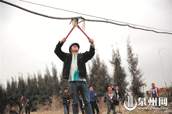 中國(guó)僑網(wǎng)電力人員切斷運(yùn)砂公司的電路