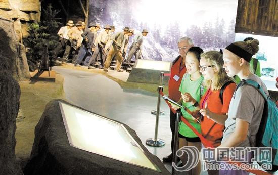 中國僑網(wǎng)華博館的館藏文物達(dá)3萬件,是研究僑鄉(xiāng)歷史文化的寶庫。資料圖