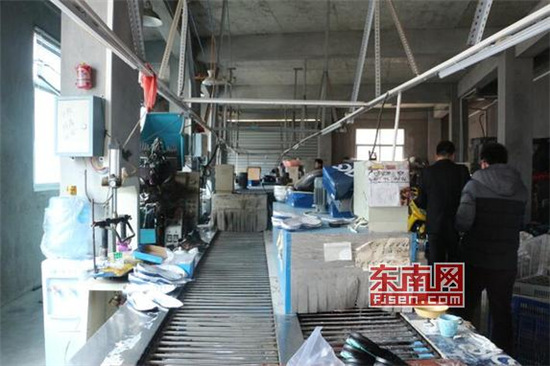 中國(guó)僑網(wǎng)新度鎮(zhèn)南梧塘村制售假鞋窩點(diǎn)