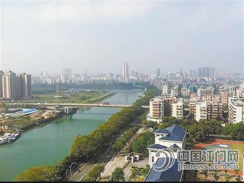 中國僑網(wǎng)平時(shí)的景象。(李錫添 攝)