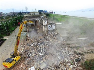 中國僑網(wǎng)靈昆街道大拆大整現(xiàn)場。 李建安 攝