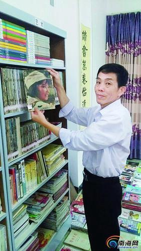 中國僑網(wǎng)馮慧君在求知書屋里