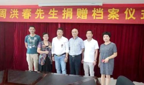 中國僑網(wǎng)周洪春將意大利1860年出版的地圖無償捐贈給溫州市檔案局