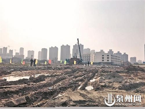 中國(guó)僑網(wǎng)泉州七中江南校區(qū)開(kāi)工現(xiàn)場(chǎng)。