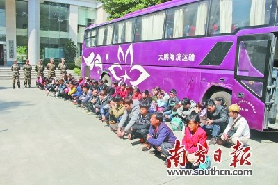 中國僑網(wǎng)東莞市公安邊防支隊(duì)官兵查獲一批非法入境外籍人員。南方日報(bào)記者 張梓望 通訊員 張嘉琦