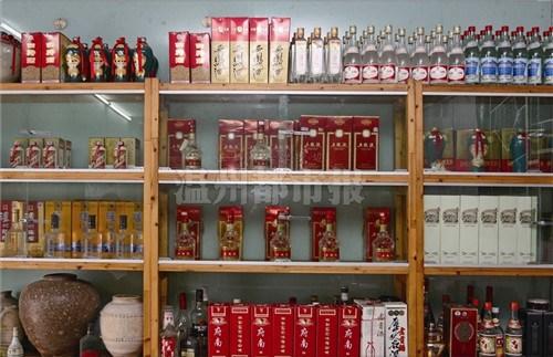 中國(guó)僑網(wǎng)林偉收藏的酒。