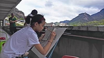 中國(guó)僑網(wǎng)來(lái)此寫(xiě)生創(chuàng)作的人絡(luò)繹不絕。