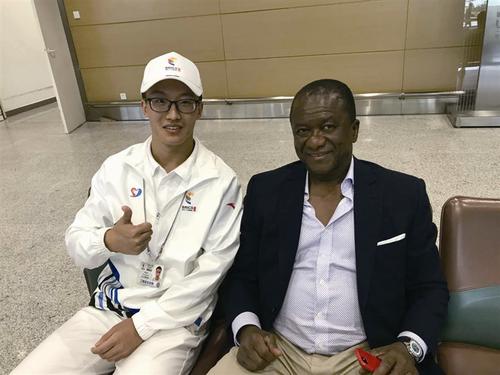 中國僑網(wǎng)鄭定杰接待幾內(nèi)亞企業(yè)家