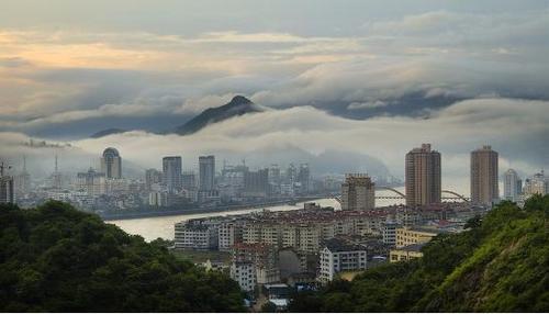 中國僑網《風起云涌》 攝影:湯洪文