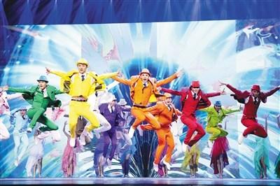 中國僑網(wǎng)2017年(第十八屆)海南國際旅游島歡樂節(jié)期間,精彩的演出活動為市民和游客帶來視覺盛宴。 本報記者 張茂 攝