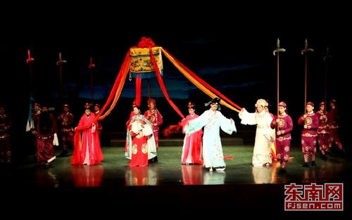 中國僑網(wǎng)閩西漢劇《二度梅》彩排現(xiàn)場(chǎng)