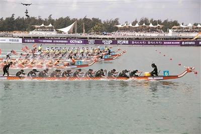中國僑網激烈的龍舟比賽