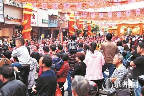 中國僑網(wǎng)熱鬧的龍閣活動現(xiàn)場 (洪瀨鎮(zhèn) 供圖)