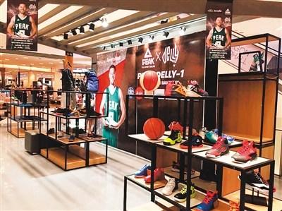 中國(guó)僑網(wǎng)圖為匹克在菲律賓所開(kāi)的店面。 劉小燕攝