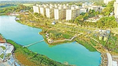 中國(guó)僑網(wǎng)美麗的霞洞湖。 吳乾標(biāo) 攝