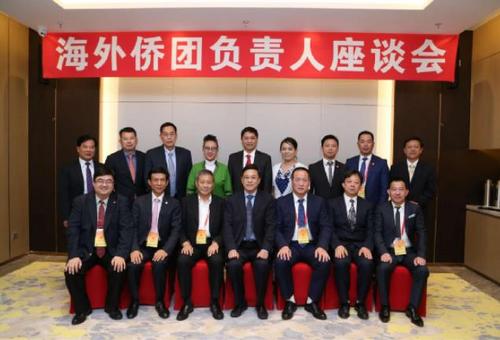 中國(guó)僑網(wǎng)大合照。