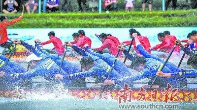 中國僑網(wǎng)龍華區(qū)以品牌牽引推動文化惠民不斷升級,觀瀾河龍舟賽已經(jīng)成為深圳市品牌賽事。