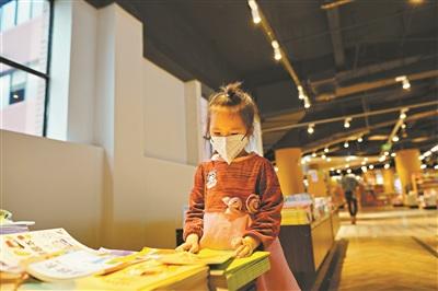 中國僑網(wǎng)廣州購書中心順利復(fù)業(yè)。(廣州日?qǐng)?bào)/王維宣 攝)