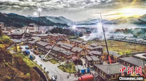 中國僑網(wǎng)位于浙江金華的橫店影視拍攝基地。金華宣傳部提供