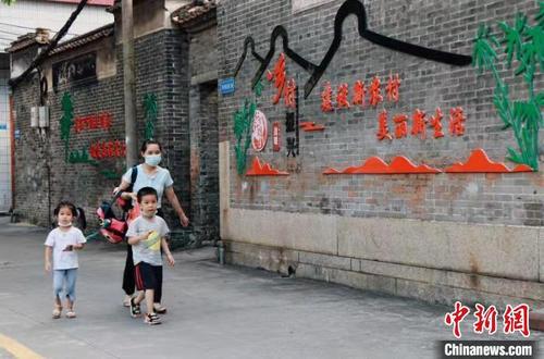 中國(guó)僑網(wǎng)佛山禪城區(qū)張槎街道下朗村努力營(yíng)造鄉(xiāng)風(fēng)文明氛圍 佛山市禪城區(qū)委宣傳部 供圖