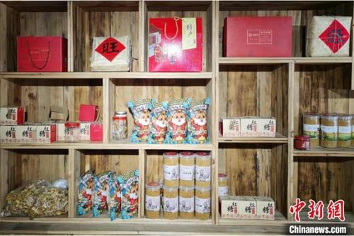 中國僑網(wǎng)禎旺鄉(xiāng)紅糖產(chǎn)品 張雨滴 攝