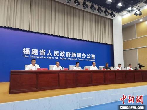 中國僑網(wǎng)新聞發(fā)布會(huì)現(xiàn)場?!∴嵔?攝