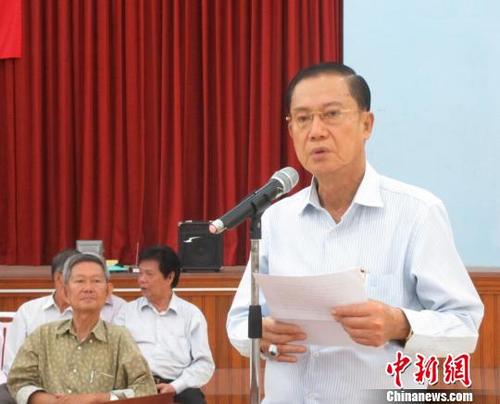 中國僑網(wǎng)資料圖:圖為2014年7月楊啟秋在華社聚會(huì)上致辭。