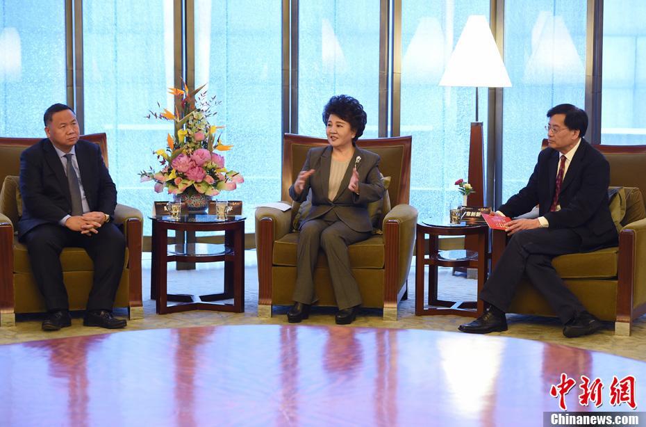 裘援平會見“2017全球華僑華人新聞人物”當選代表