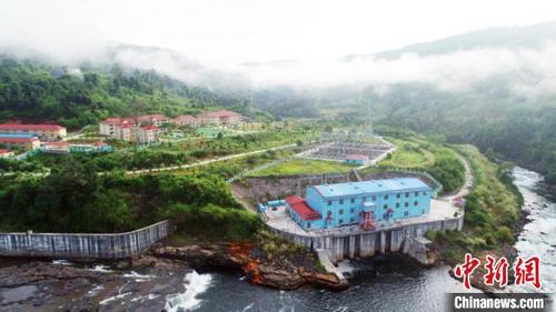 中國僑網(wǎng)柬埔寨額勒賽下游電站全景 中國華電 攝