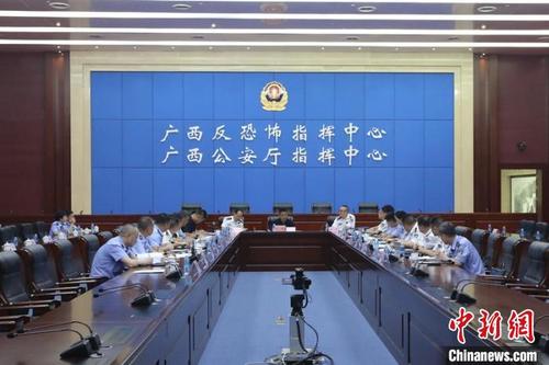 中國僑網(wǎng)圖為案件收網(wǎng)行動指揮中心 李晨雨 攝