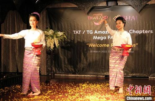 中國(guó)僑網(wǎng)泰北文藝表演 趙婧楠 攝