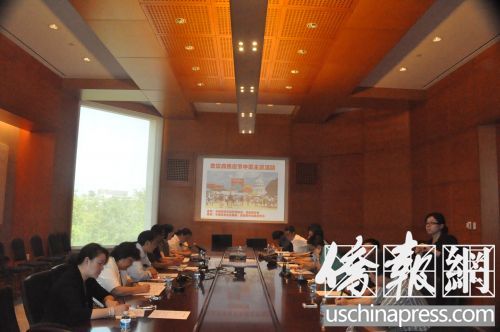 關(guān)于史密森民俗文化節(jié)中國主題活動(dòng)的媒體吹風(fēng)會(huì)現(xiàn)場。(美國《僑報(bào)》/徐一凡