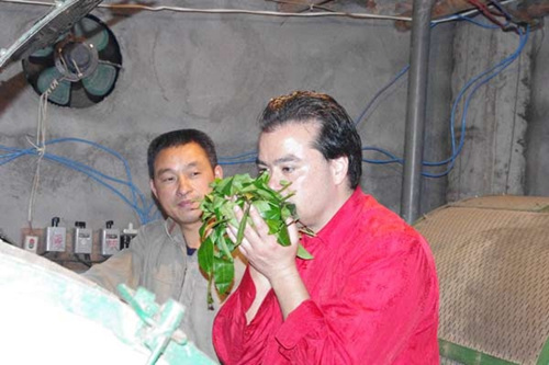 2012年,沃倫?珀?duì)柼╓arren