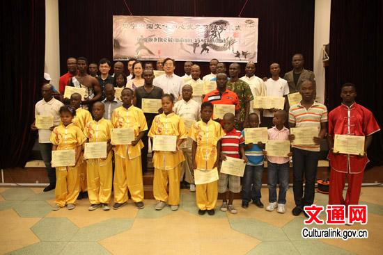 白光明主任、韓英甲老師等與獲學(xué)員合影