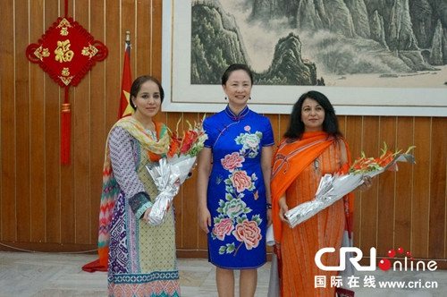 包吉氫女士祝賀夏令營團員順利歸來