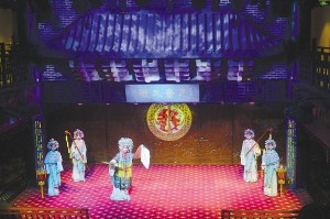 古色古香的老戲坊更添幾分精致。