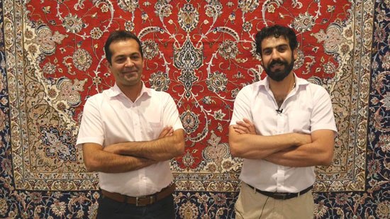 中國僑網(wǎng)來自伊朗的哈桑(左)和博海(右)在“純波斯”接受人民網(wǎng)采訪