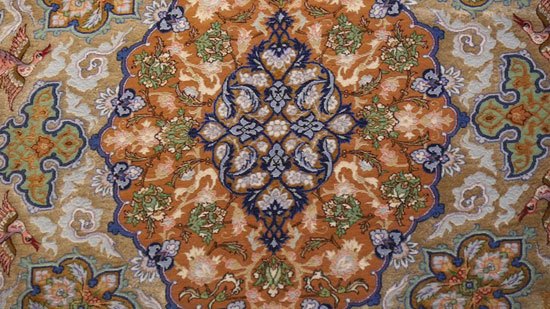 中國僑網(wǎng)在“純波斯”展出的手工波斯地毯之一