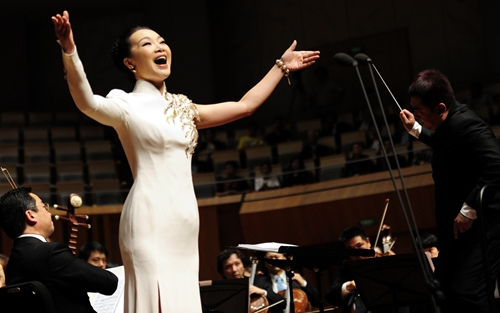 中國僑網(wǎng)女高音歌唱家呂薇演唱《茉莉花》(中新網(wǎng))