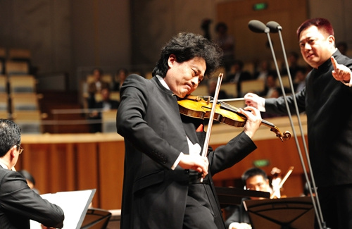 中國僑網(wǎng)著名小提琴演奏家呂思清演奏《梁祝》(中新網(wǎng))