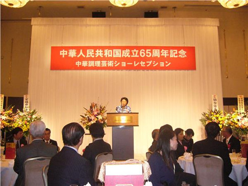 中國僑網(wǎng)季俊秋在仙臺(tái)美食展示上致辭