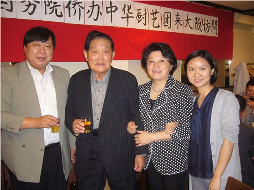 中國僑網(wǎng)季俊秋與老華僑許朝坤先生合影