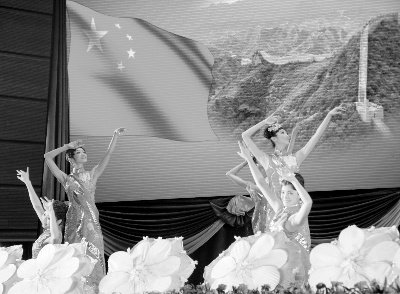 中國(guó)僑網(wǎng)中國(guó)歌劇舞劇院表演舞蹈《茉莉花》。(葉飛 攝)