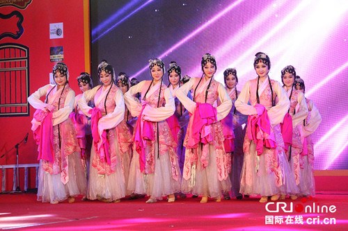 中國(guó)僑網(wǎng)山西藝術(shù)團(tuán)演出。